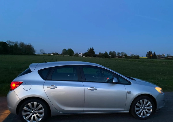 Opel Astra cena 22900 przebieg: 175000, rok produkcji 2010 z Strzelno małe 154